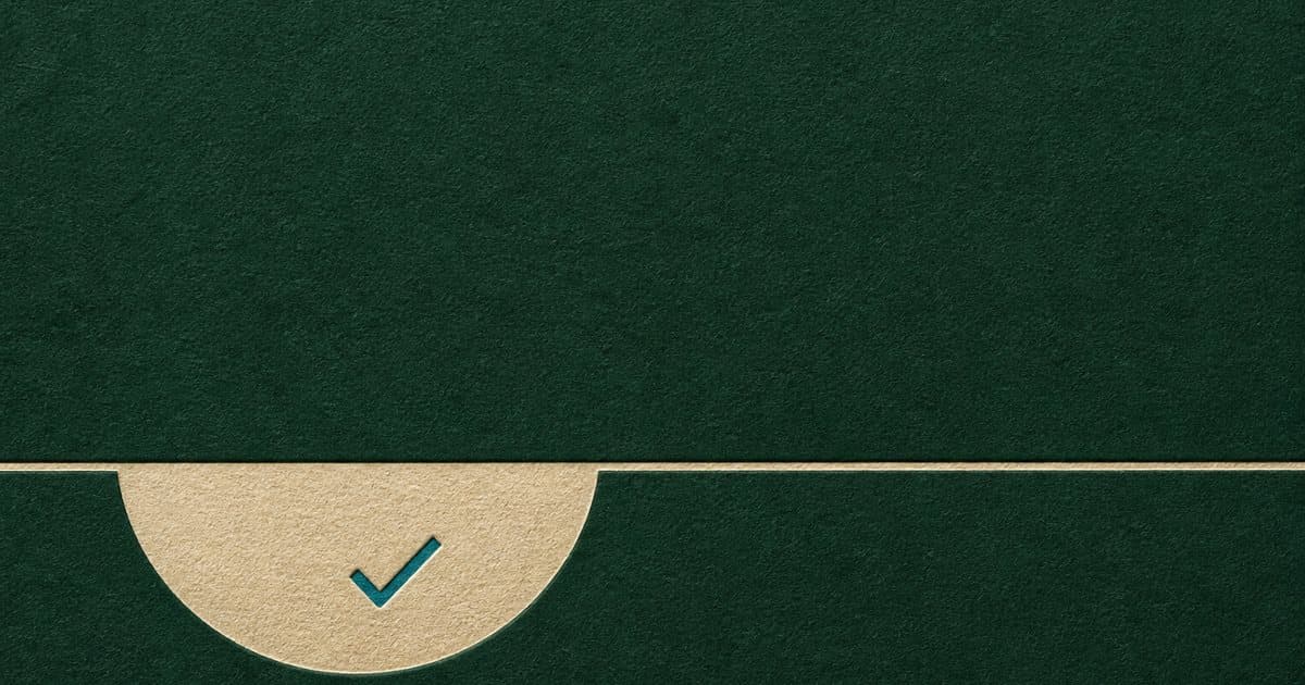Halfverzonken lichte schijf onder een lijn met één turquoise vinkje, teken dat de accountantsverklaring verplicht is.